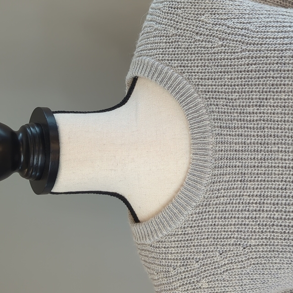 Banana Republic Butterfly Front Pullover Sweater Skyline Grey – Size M - Picture 3 of 9